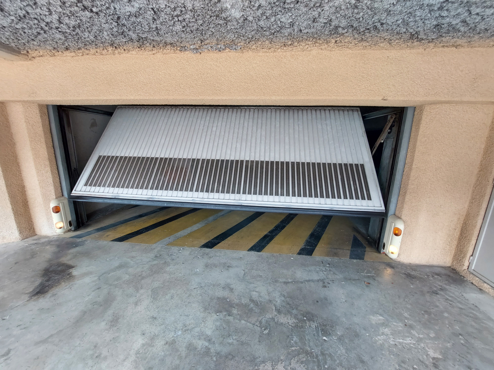 Image_, Parking, Nyons, ref :AR158