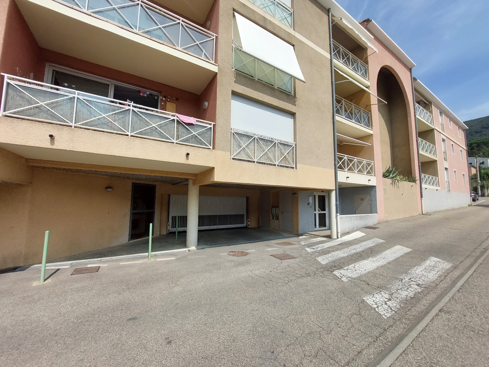 Image_, Parking, Nyons, ref :AR158